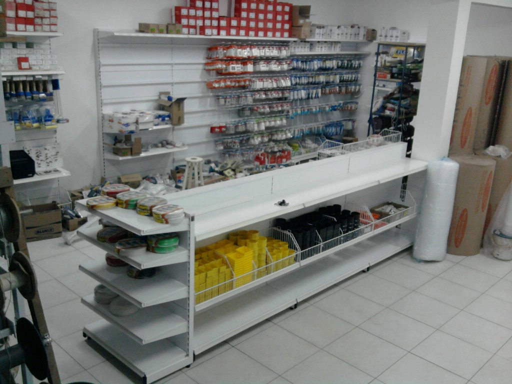 GONDOLA CENTRAL COM CESTO.jpg