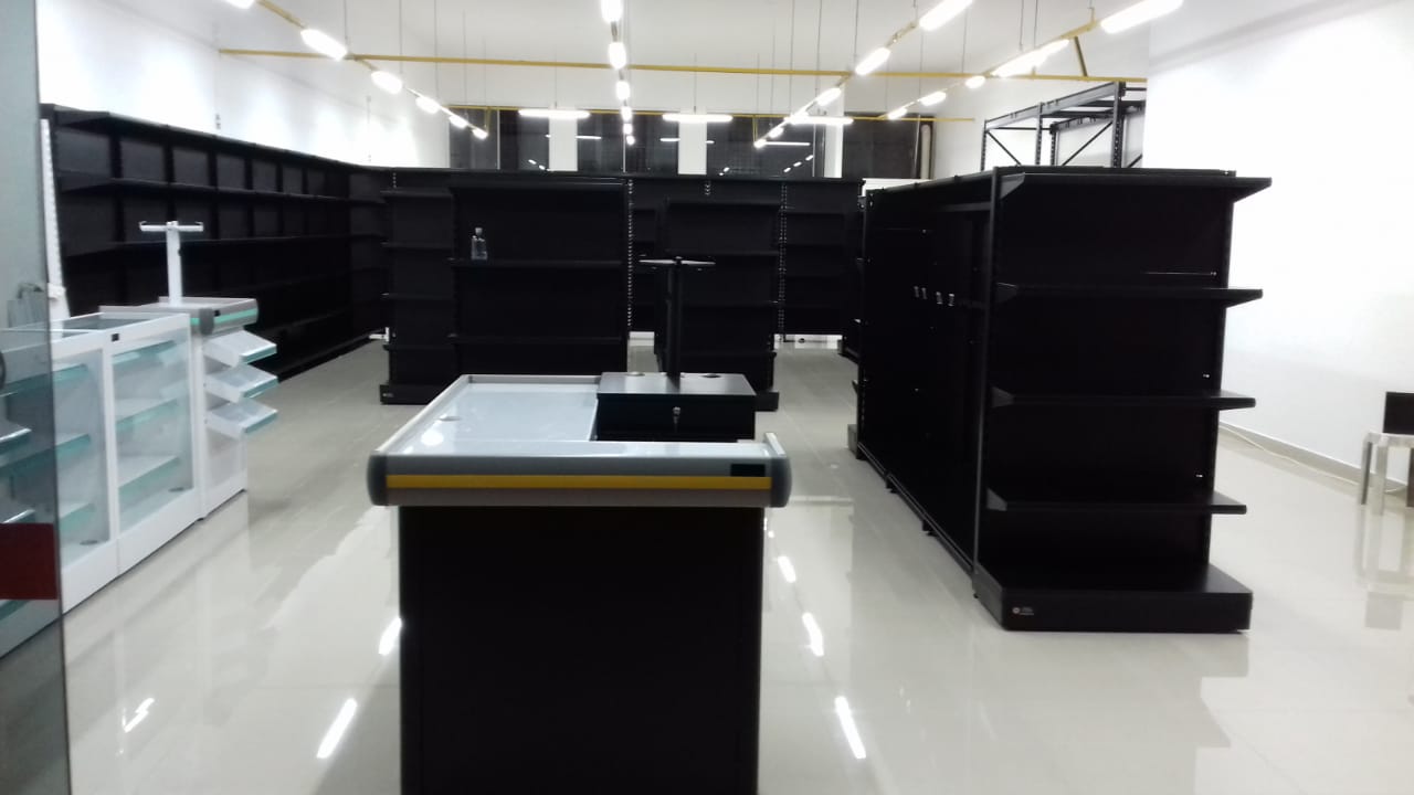 GONDOLAS FC  PET SHOP.JPG